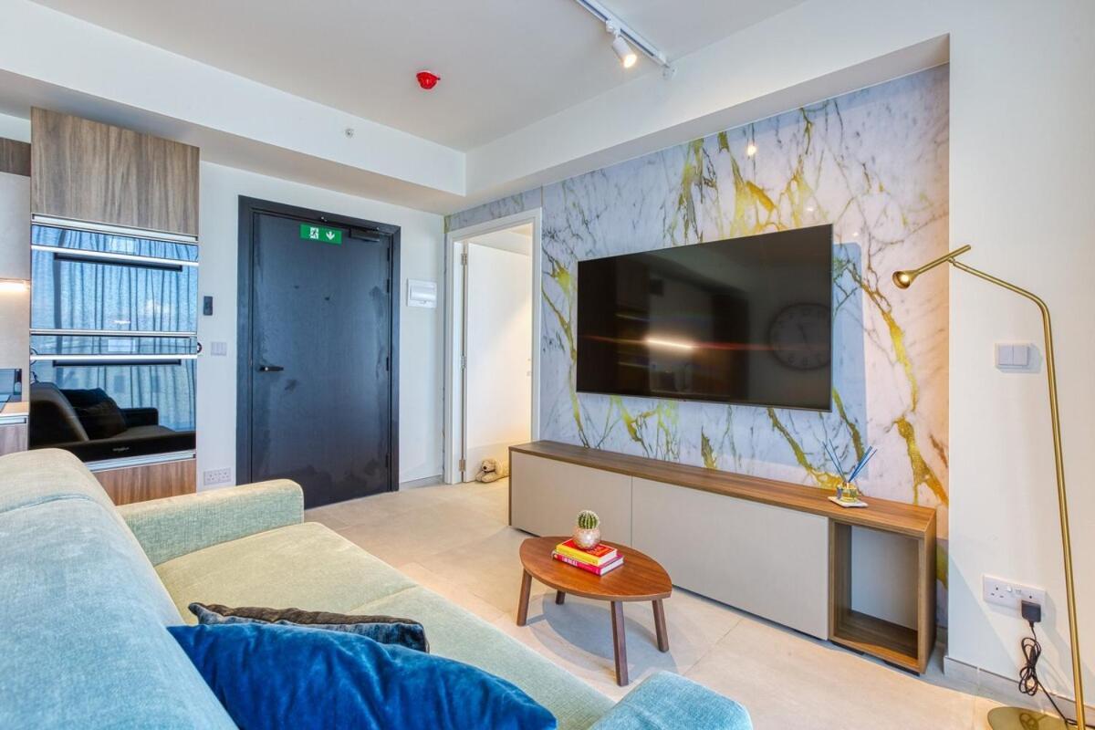 Luxury Mercury With Pool Apartment