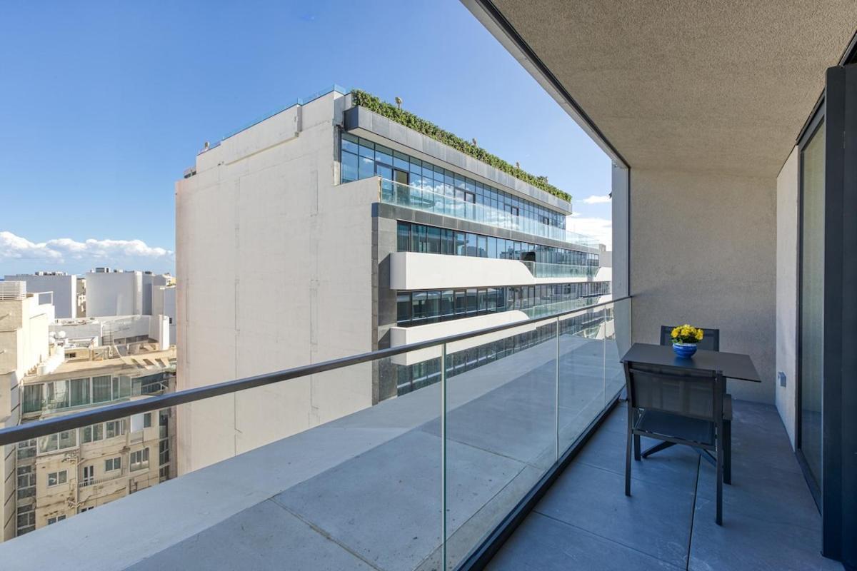 Luxury Mercury With Pool Apartment