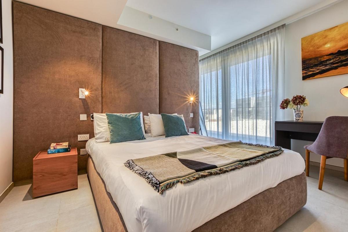 Luxury Mercury With Pool Apartment