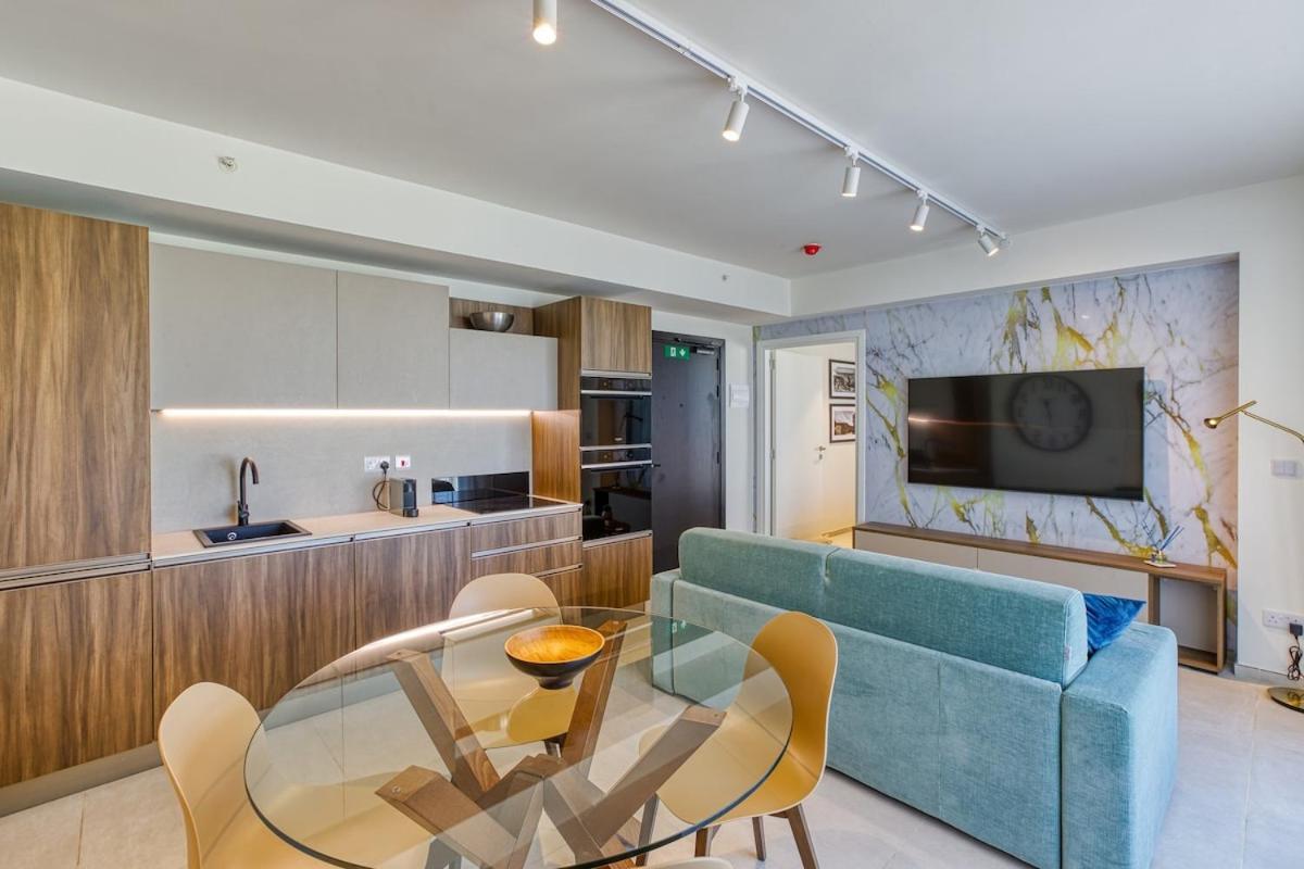 Luxury Mercury With Pool Apartment